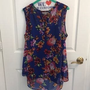 Flowered maternity blouse
